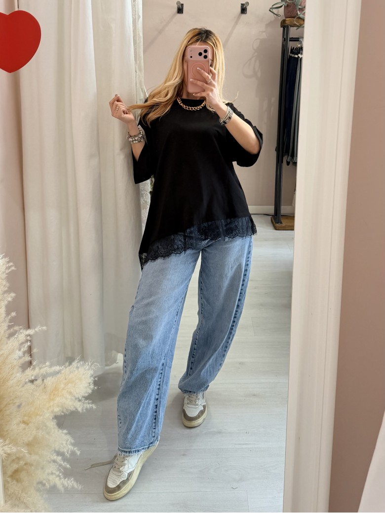 Maglia t shirt asimmetrica con pizzo nera