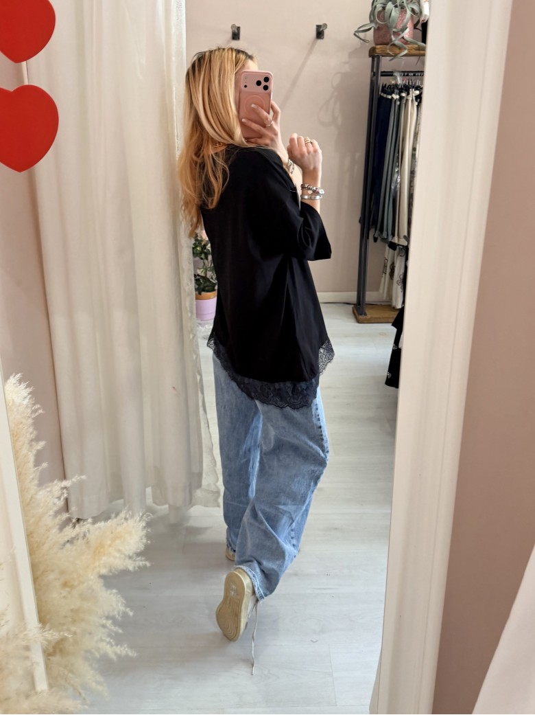 Maglia t shirt asimmetrica con pizzo nera