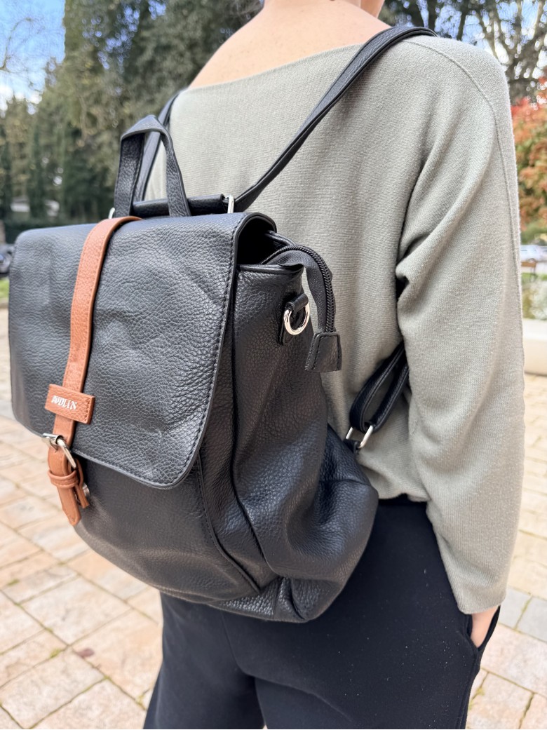 Zainetto nero fibbietta marrone