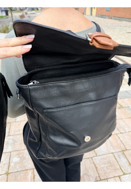 Zainetto nero fibbietta marrone