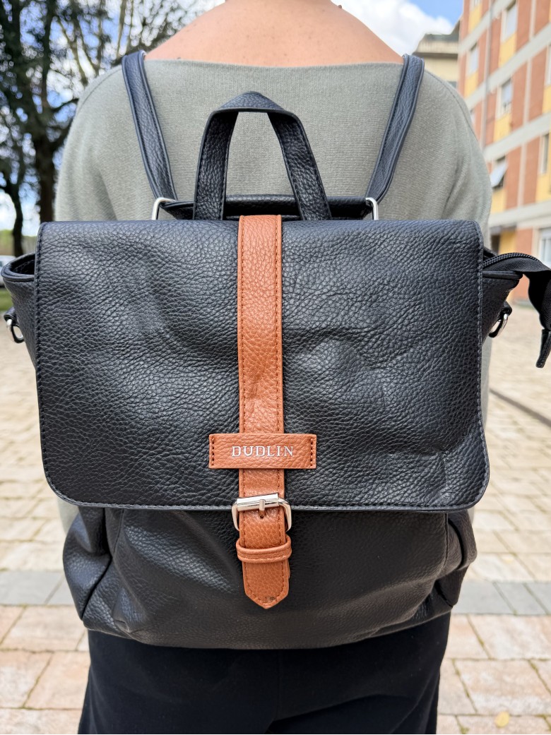 Zainetto nero fibbietta marrone