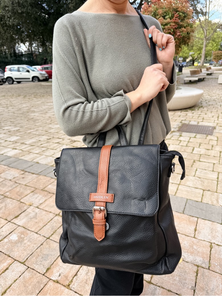 Zainetto nero fibbietta marrone