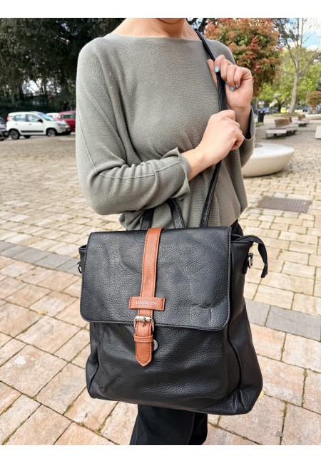 Zainetto nero fibbietta marrone