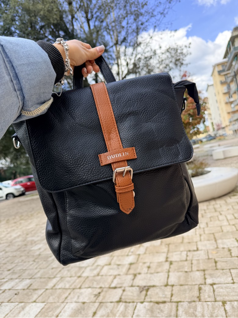 Zainetto nero fibbietta marrone