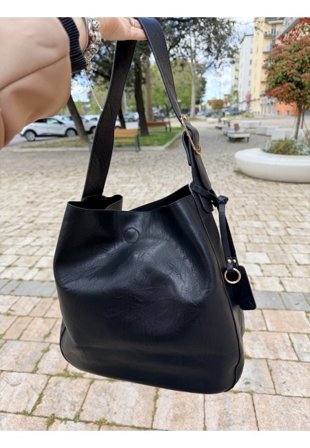 Borsa MANUELA simil pelle nera
