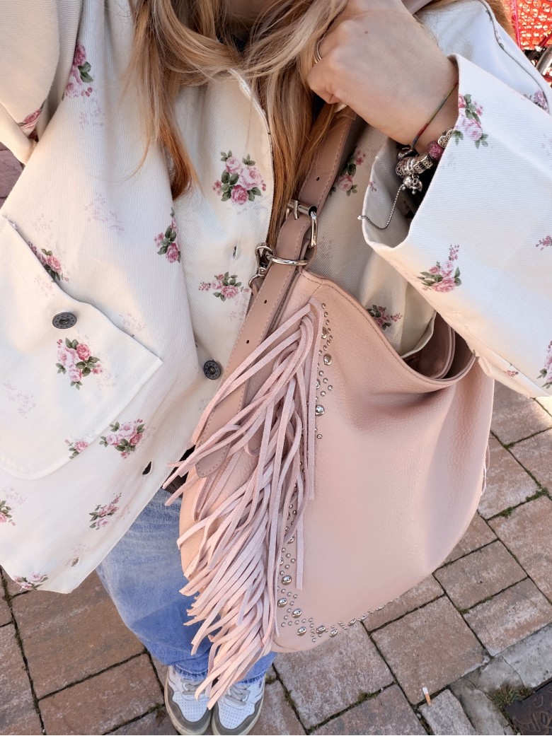 Borsa frange e borchiette rosa