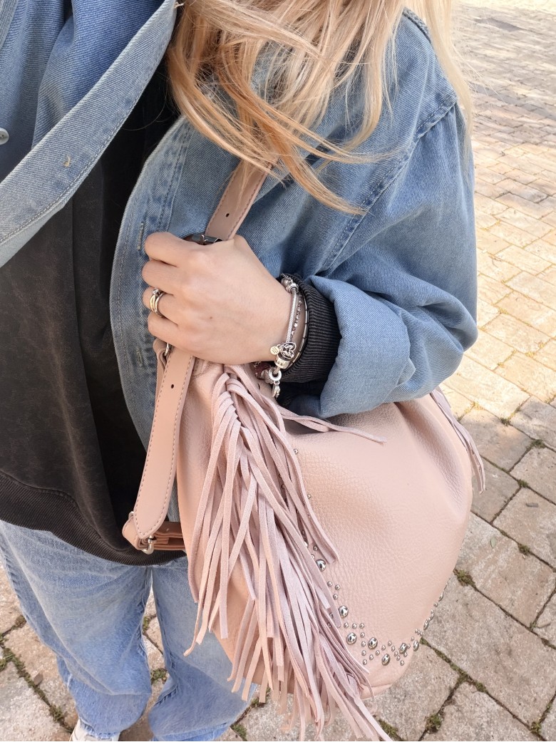 Borsa frange e borchiette rosa