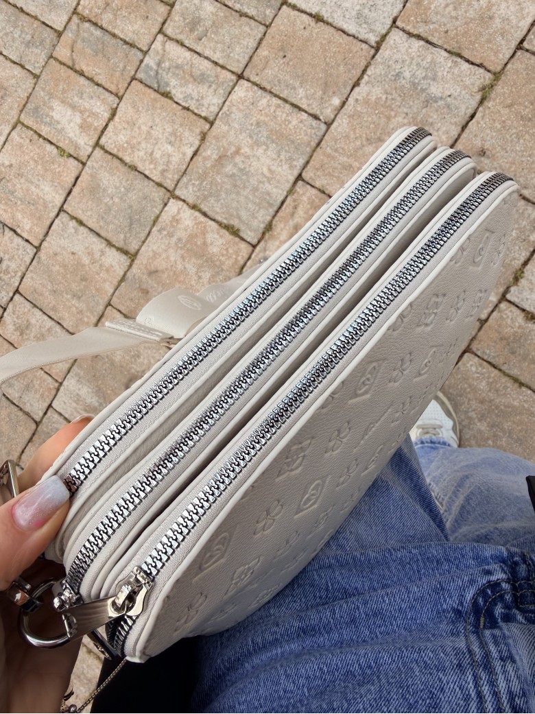 Borsetta stampini beige con tre zip