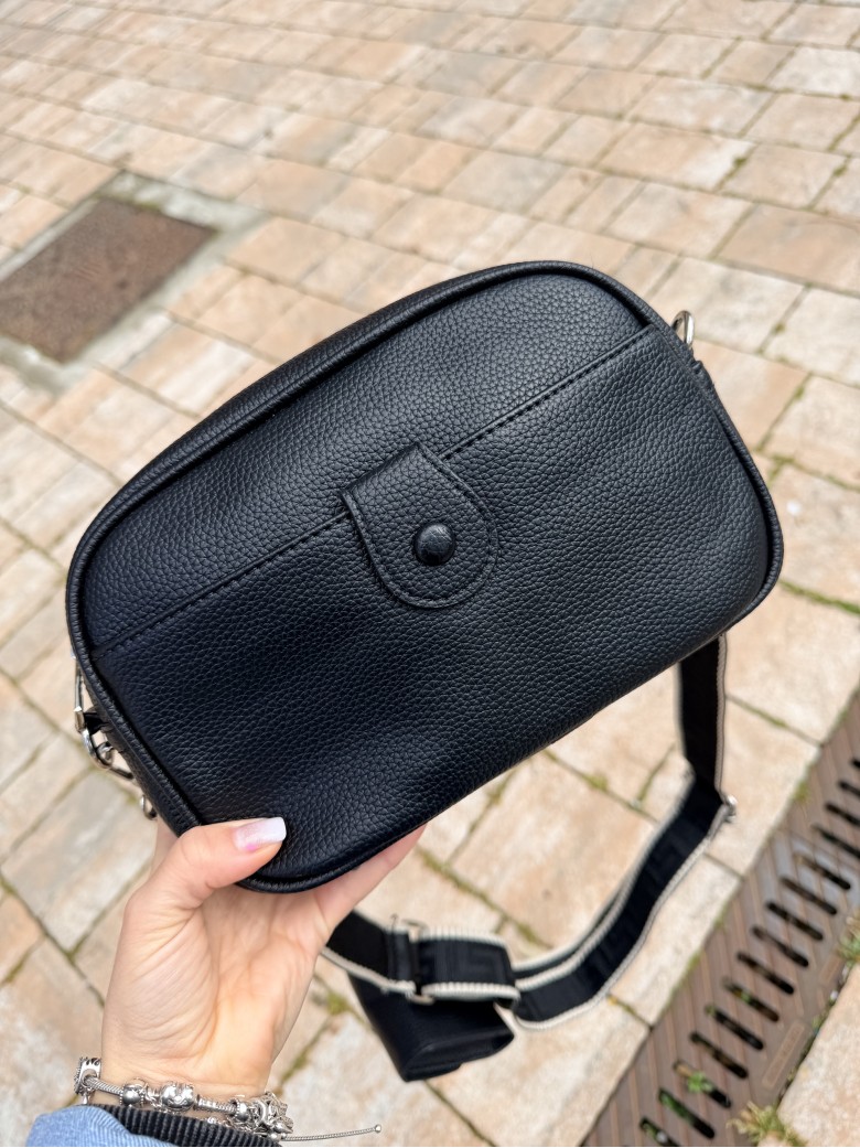 Borsetta nera con portamonete e tracolla