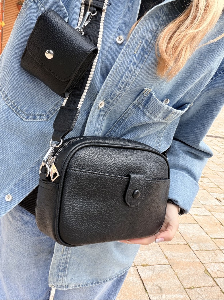 Borsetta nera con portamonete e tracolla