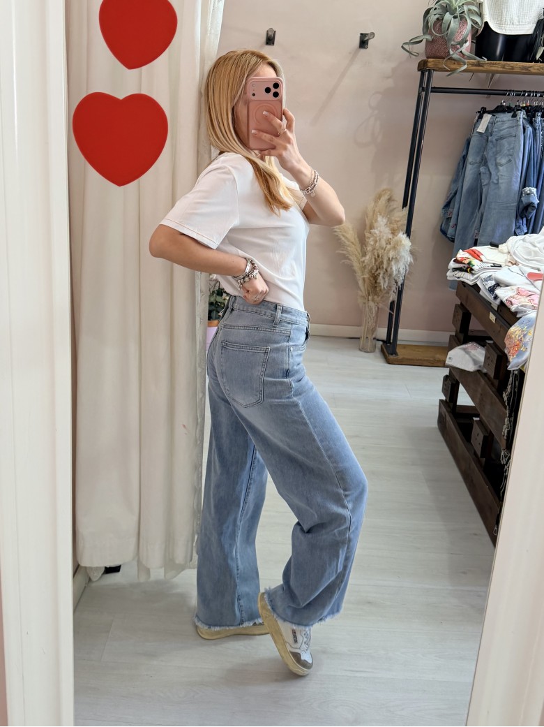 Pantaloni jeans larghi sfrangiati