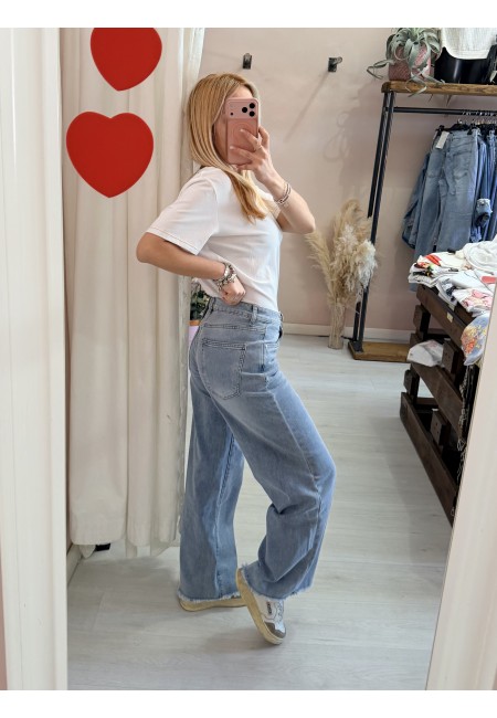 Pantaloni jeans larghi sfrangiati