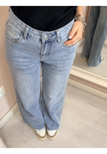 Pantaloni jeans larghi sfrangiati