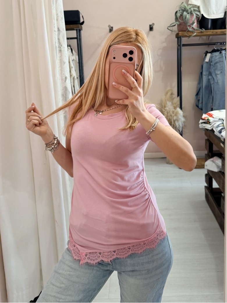 Maglia slim asimmetrica con pizzo rosa