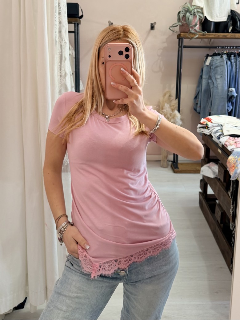 Maglia slim asimmetrica con pizzo rosa