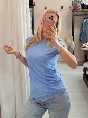 Maglia slim asimmetrica con pizzo azzurra