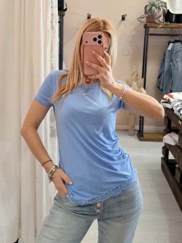 Maglia slim asimmetrica con pizzo azzurra 2