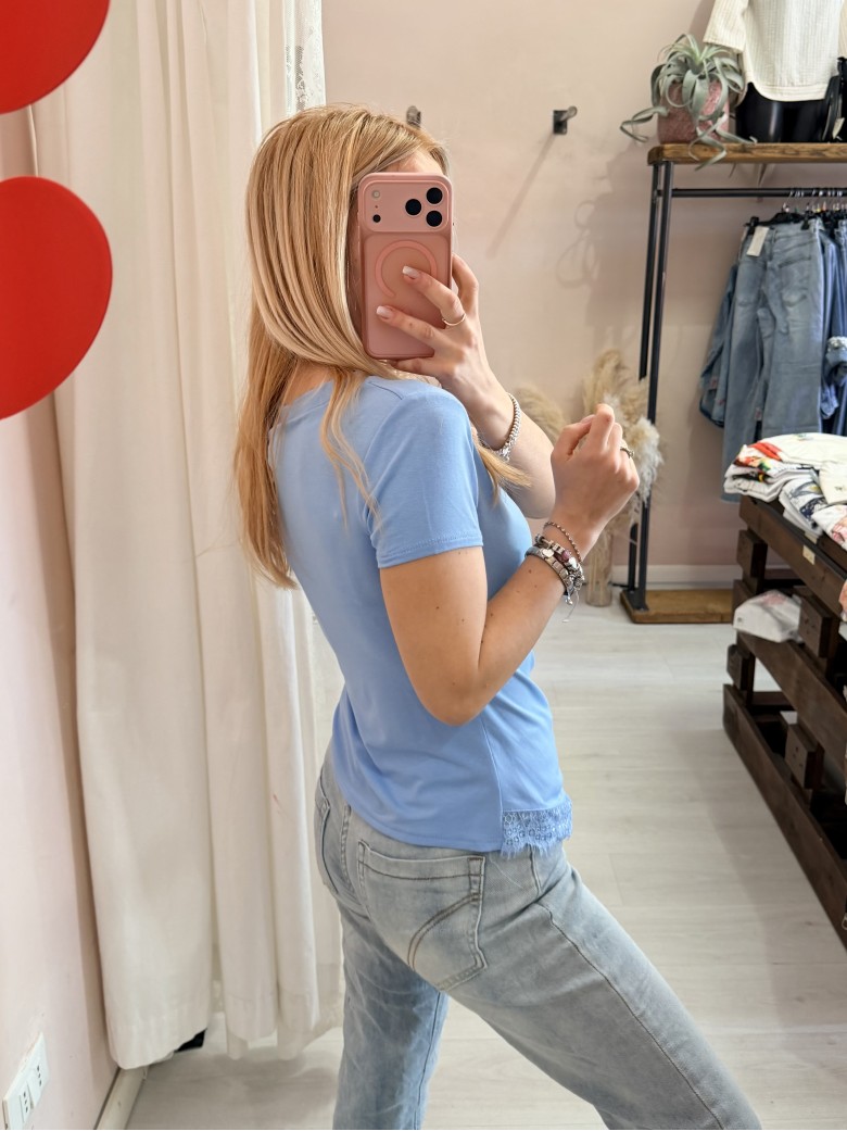 Maglia slim asimmetrica con pizzo azzurra
