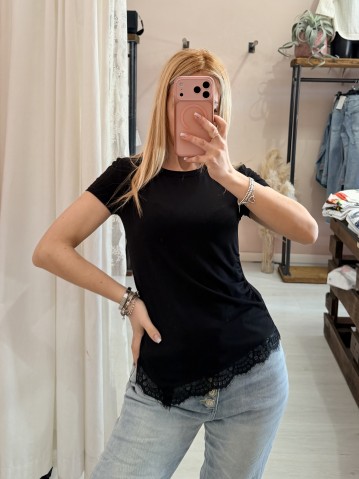 Maglia slim asimmetrica con pizzo nera 2