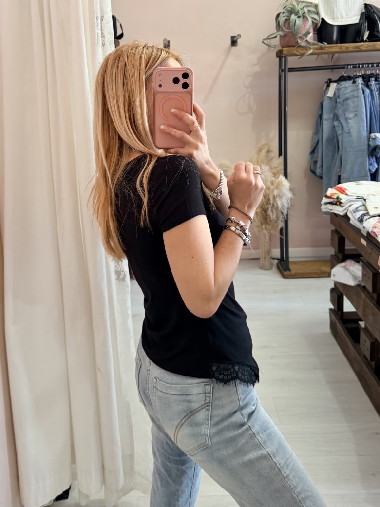 Maglia slim asimmetrica con pizzo nera