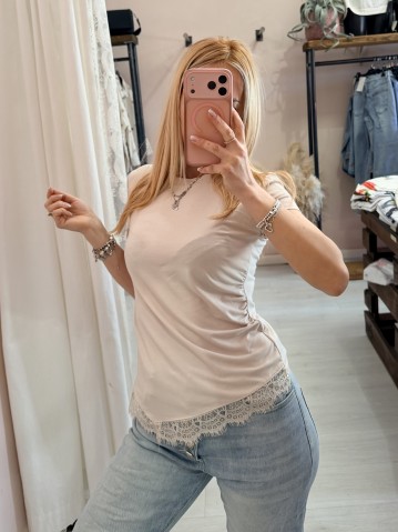 Maglia slim asimmetrica con pizzo beige 2