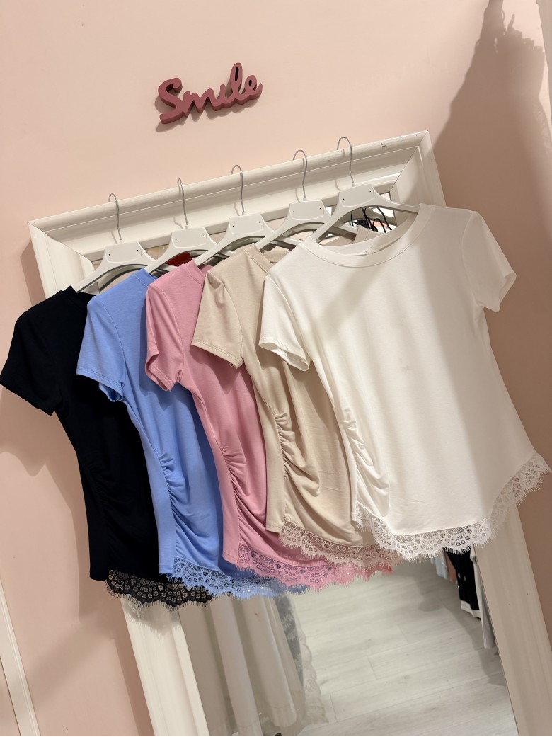 Maglia slim asimmetrica con pizzo beige