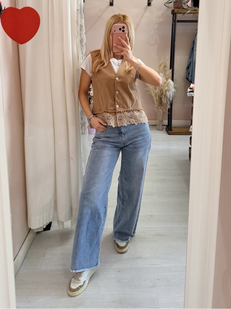 Gilet ricamo cammello