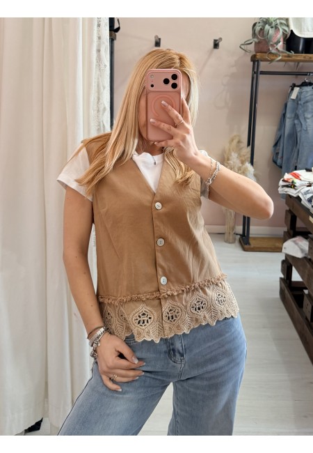 Gilet ricamo cammello