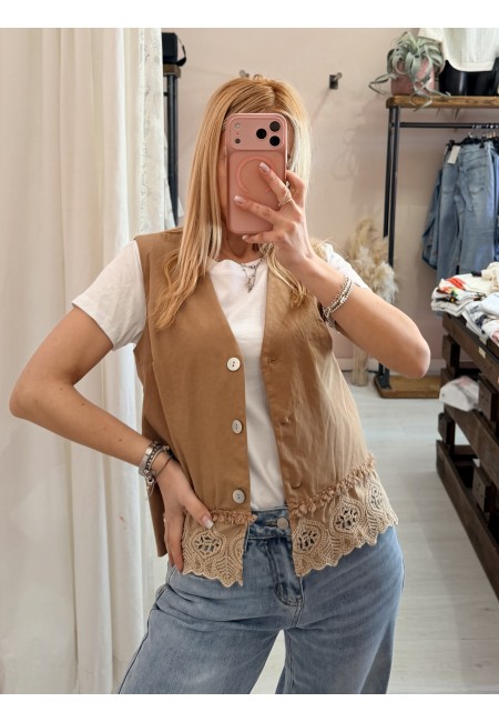 Gilet ricamo cammello