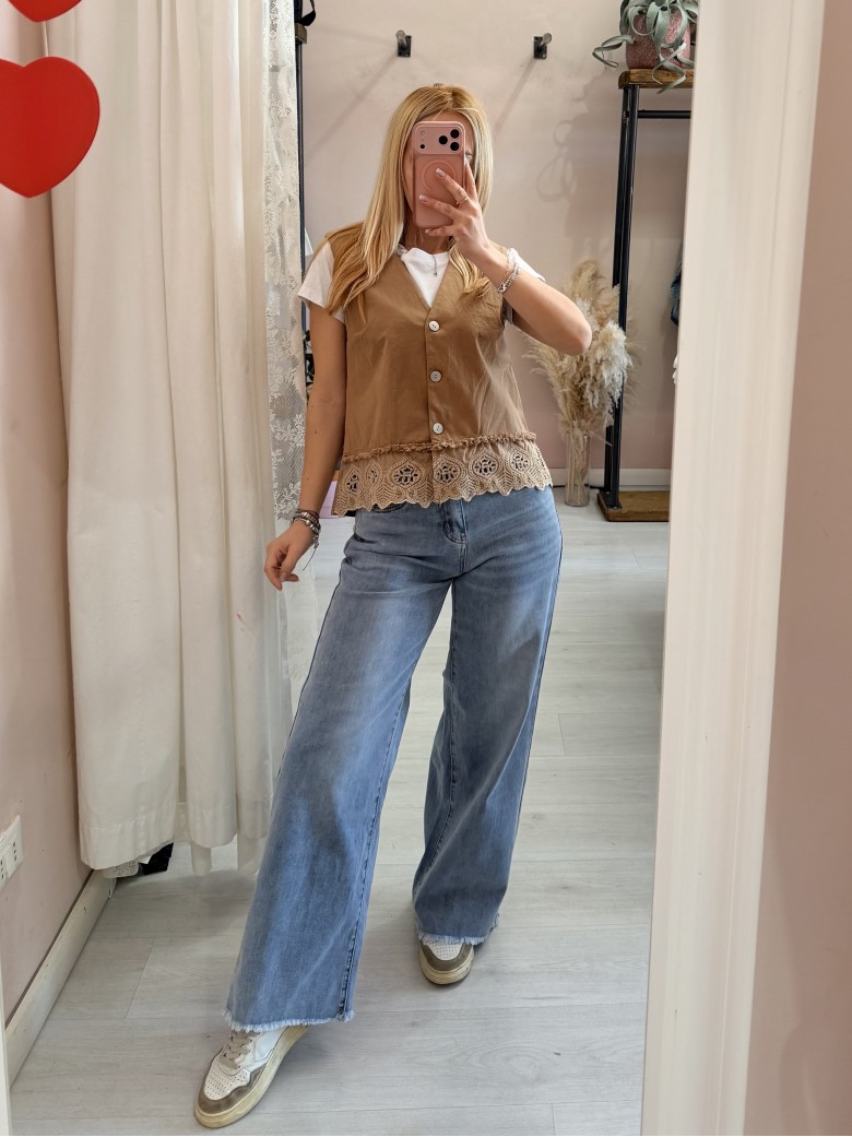 Gilet ricamo cammello