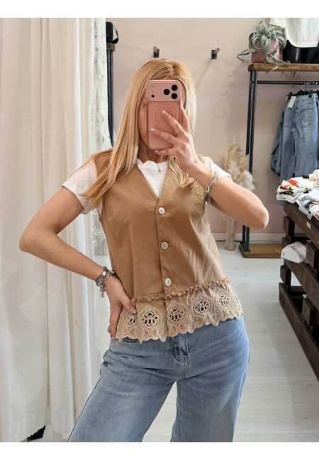 Gilet ricamo cammello