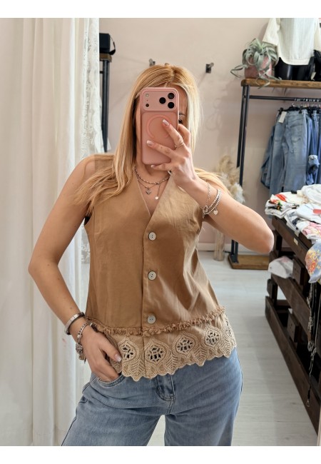 Gilet ricamo cammello