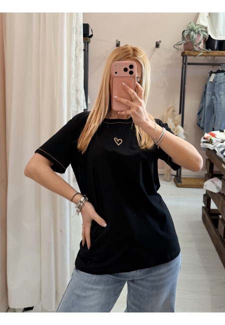 Maglia t shirt cuoricino nera