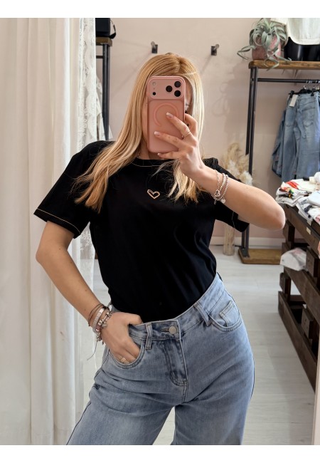 Maglia t shirt cuoricino nera