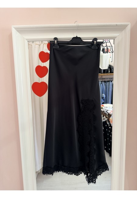 Gonna lunga in raso con pizzo e spacco NERA