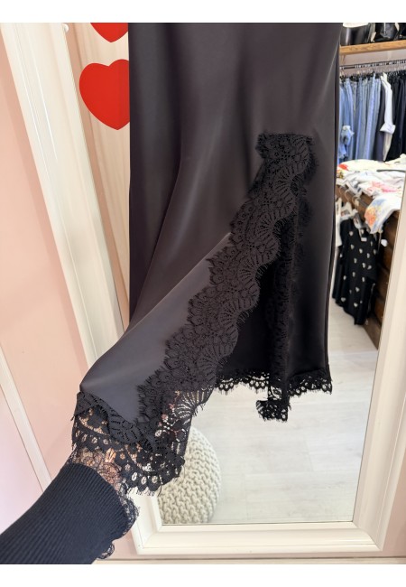 Gonna lunga in raso con pizzo e spacco NERA