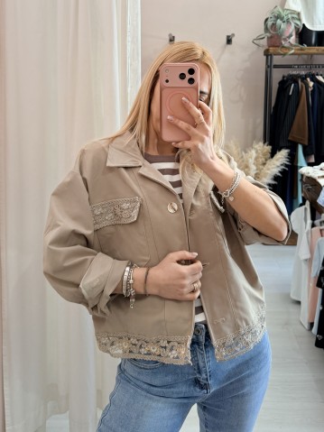 Giubbino ricamo color sabbia 2