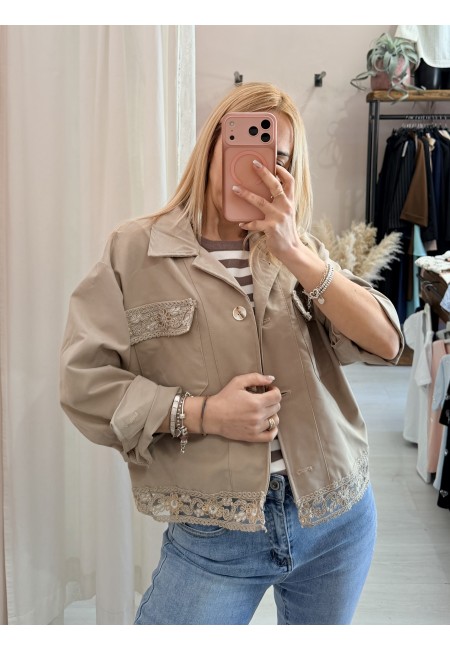 Giubbino ricamo color sabbia