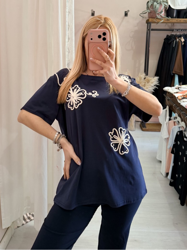 Maglia t shirt blu fiori ricamati