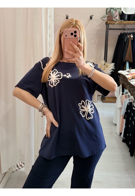 Maglia t shirt blu fiori ricamati
