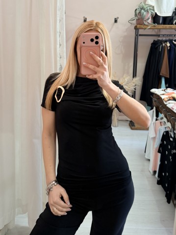 Maglia scollo morbido inserto gold nera