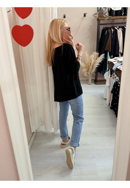 Maglia blusa fiori ricamati nera