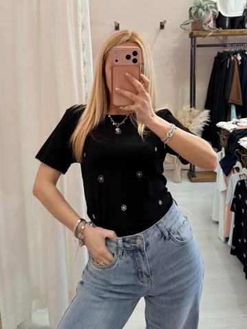 Maglia t shirt nera fiorellini ricamati beige