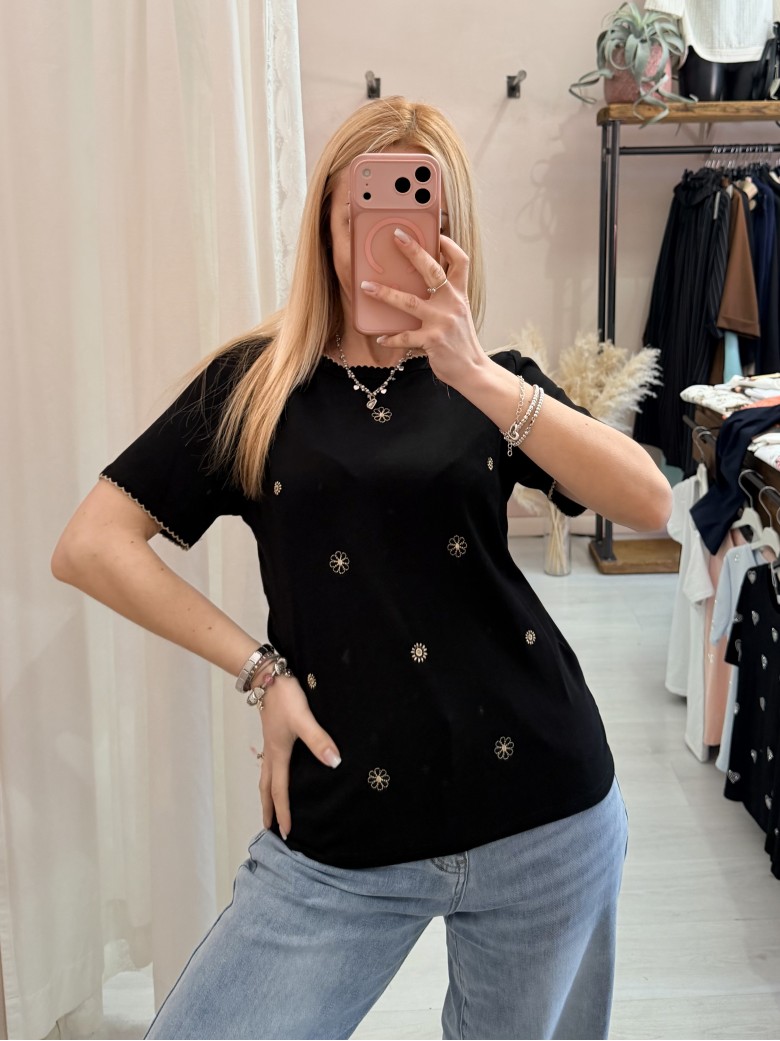Maglia t shirt nera fiorellini ricamati beige