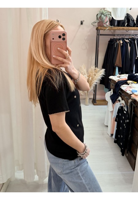 Maglia t shirt nera fiorellini ricamati beige
