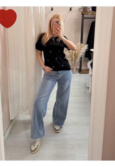 Maglia t shirt nera fiorellini ricamati beige