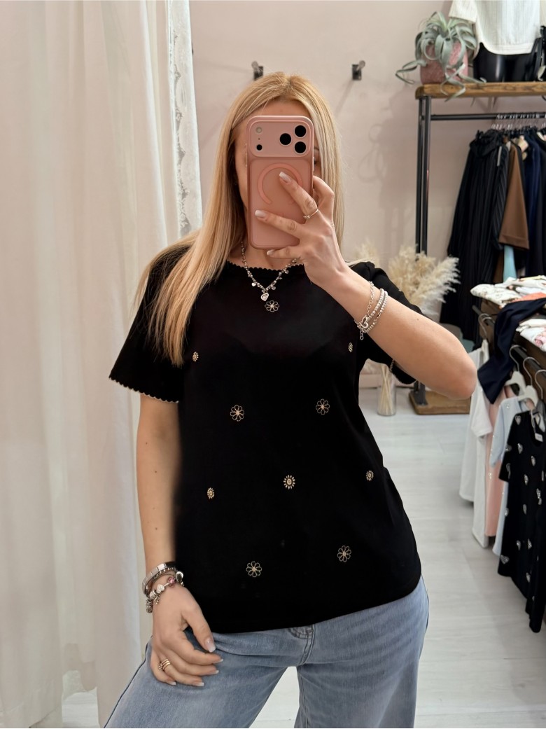 Maglia t shirt nera fiorellini ricamati beige