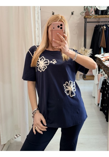 Maglia t shirt blu fiori ricamati