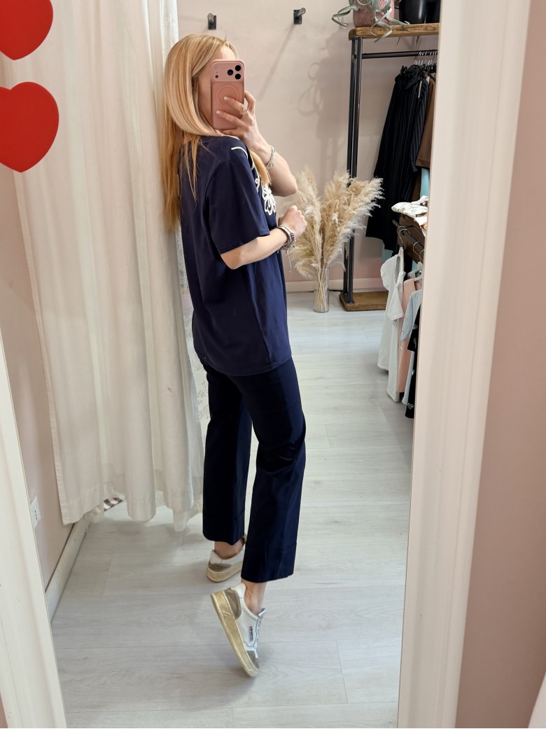 Maglia t shirt blu fiori ricamati