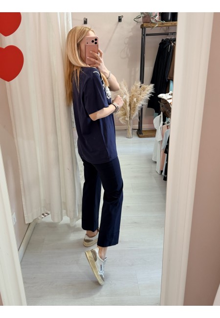 Maglia t shirt blu fiori ricamati